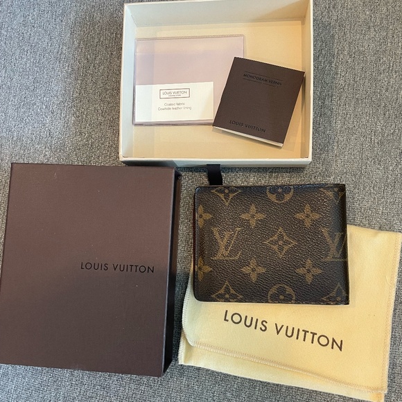 Louis Vuitton Monogram Canvas Wallet - Picture 4 of 5